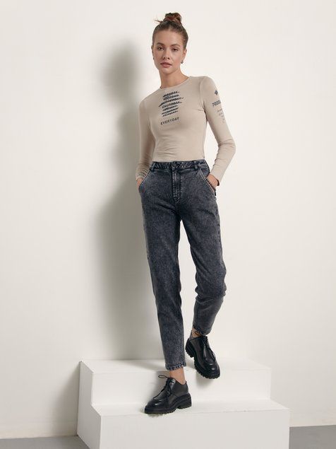 Джинсы mom fit с брючными карманами Conte Elegant CON-392, acid washed bleach, XL, 48/164, Белоснежный